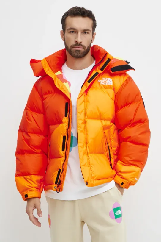 Pernata jakna The North Face TNF x Yinka Ilori Planet friendly narančasta NF0A89GD0IH1