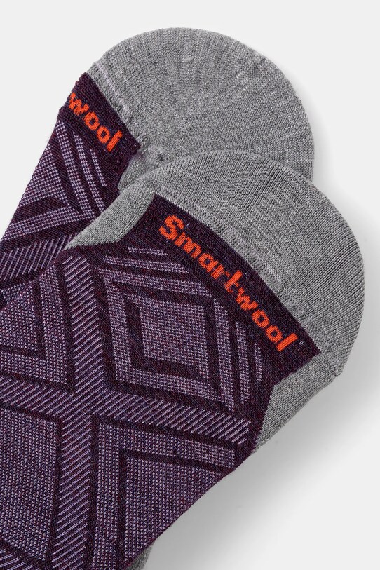 Носки Smartwool Run Targeted Cushion Low SW001671 фиолетовой SS25