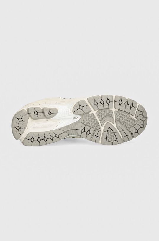 New Balance 2002R Off White M2002WC beige