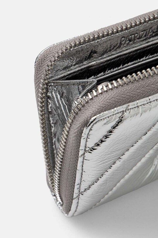 Kožená peněženka Patrizia Pepe 8Q0019.L112 stříbrná AW24