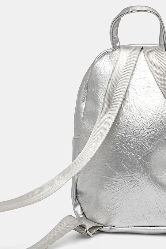 DÍVKA Dětský batoh United Colors of Benetton 62IZCY01W.G.Seasonal stříbrná