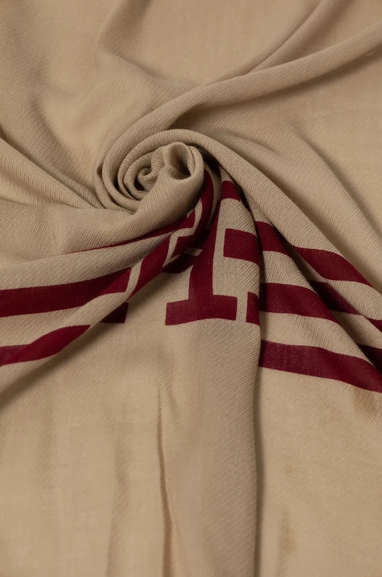 Šal Tommy Hilfiger AW0AW16644 bež AW24