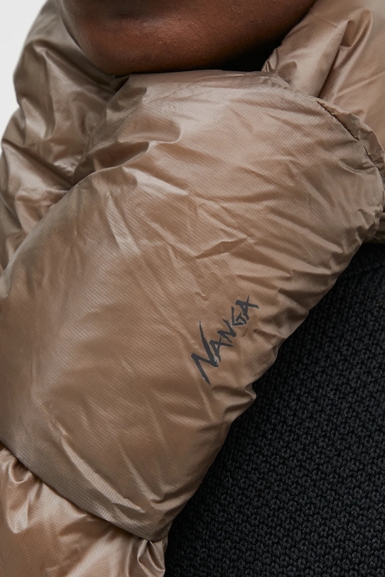 Nanga sciarpa in piumino Portable Light Down Muffler NA2243.3C301 marrone AW24