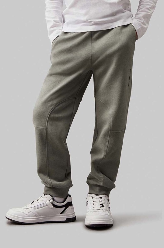 Chlapec Detské tepláky Calvin Klein Jeans FLEECE JOGGER IB0IB02123.9BYH zelená