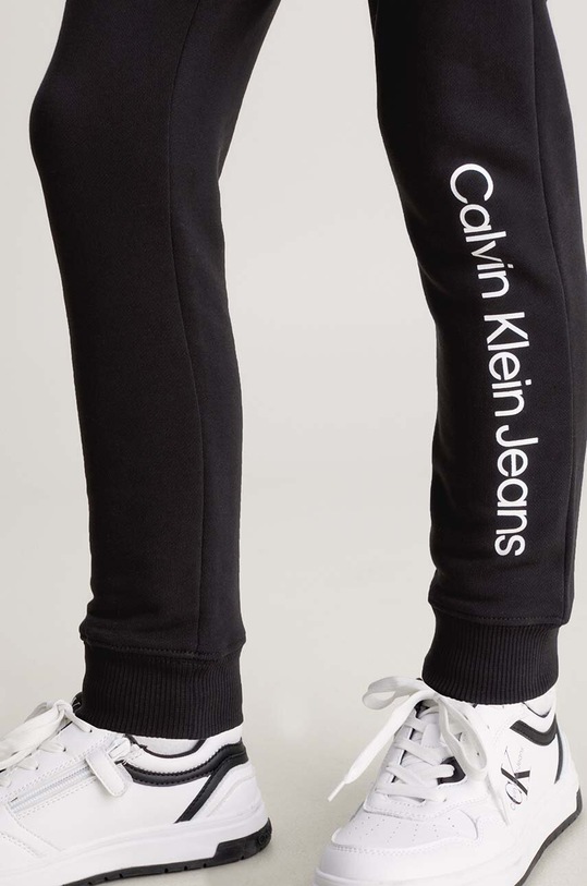 Calvin Klein Jeans spodnie dresowe bawełniane dziecięce REGULAR JOGGER czarny IU0IU00604.9BYH