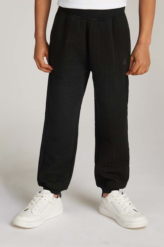 Дитячі спортивні штани Calvin Klein Jeans VERTICAL QUILTED трикотаж чорний IB0IB02192.9BYH
