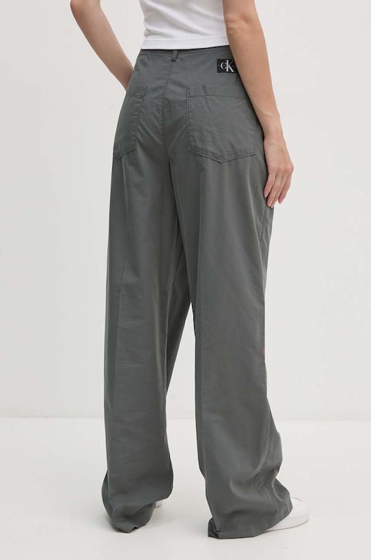 Oblečenie Nohavice Calvin Klein Jeans J20J223585 sivá