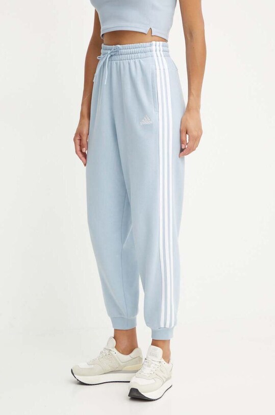 Βαμβακερό παντελόνι adidas Essentials απλικέ μπλε IY4235