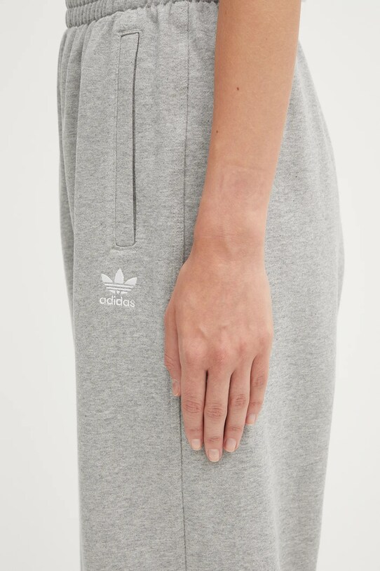 adidas Originals spodnie dresowe bawełniane Essential szary IY4988