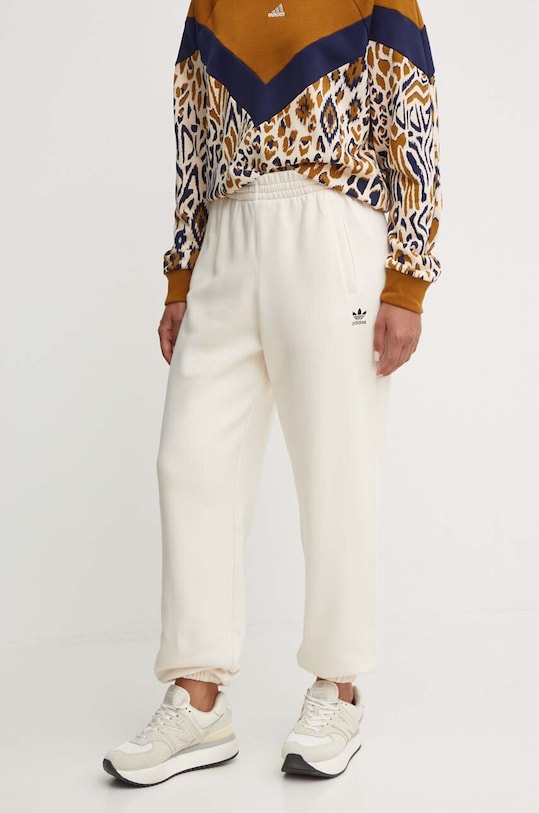 Παντελόνι φόρμας adidas Originals πλεκτό ύφασμα μπεζ IY9635