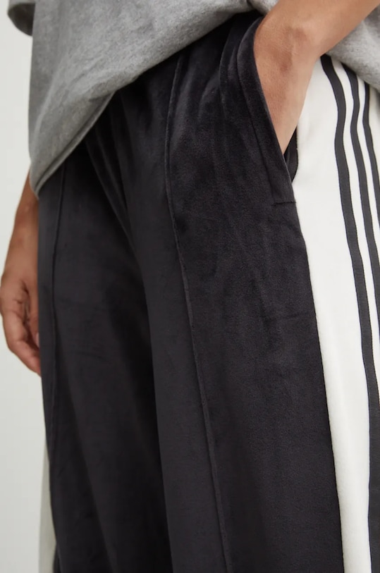 adidas Originals pantaloni Adibreak Velour Track Pant negru IW5586