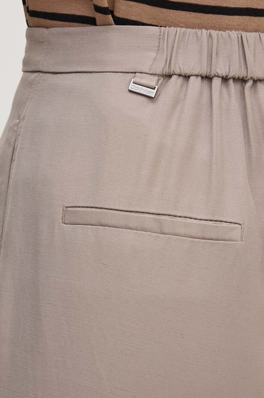 Calvin Klein spodnie z domieszką lnu beżowy K20K207641