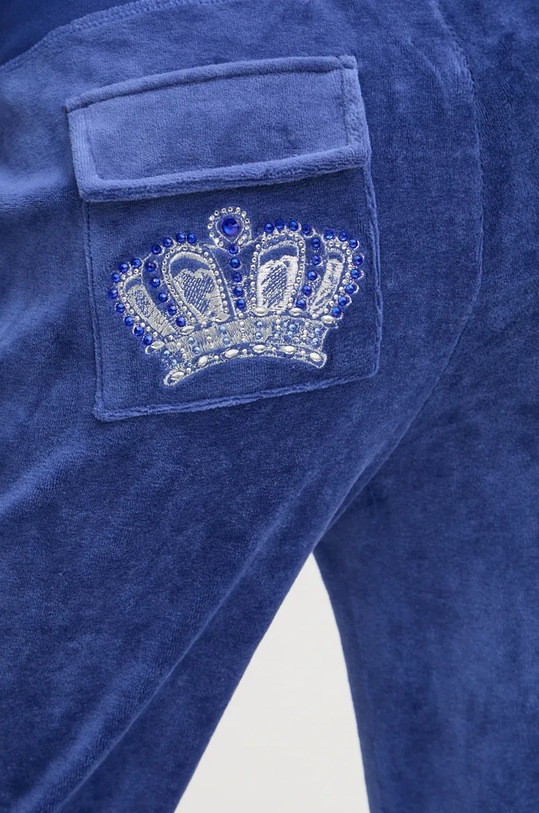 Velurové teplákové kalhoty Juicy Couture HERITAGE CROWN CAISA LOW RISE PANT modrá JCGBJ224012.484