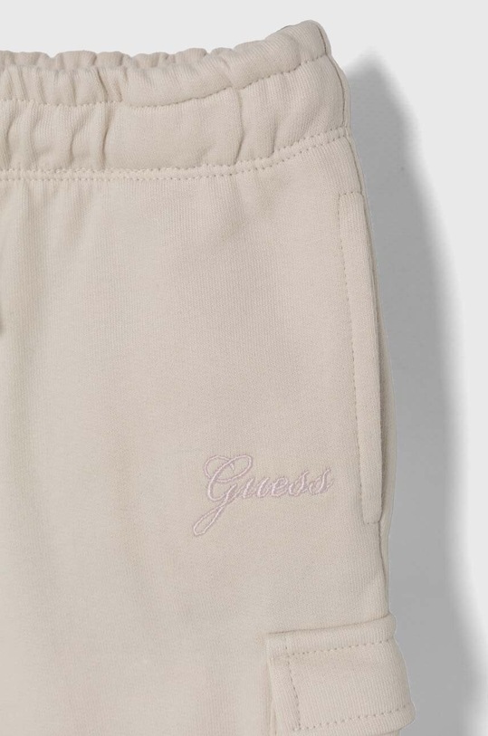 Dievča Detské bavlnené tepláky Guess K4YQ12.KA6R3.9BYH béžová