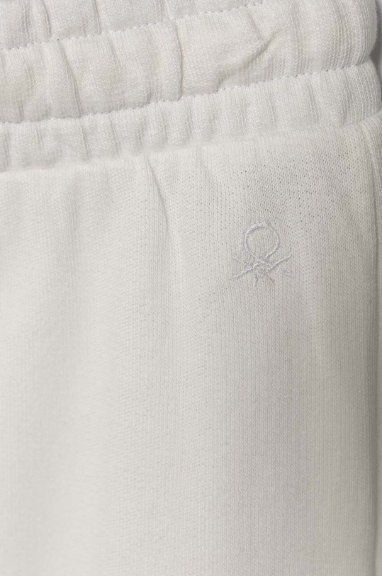 Dziewczynka United Colors of Benetton spodnie dresowe bawełniane dziecięce 3J68CF02H.G.G.Seasonal biały