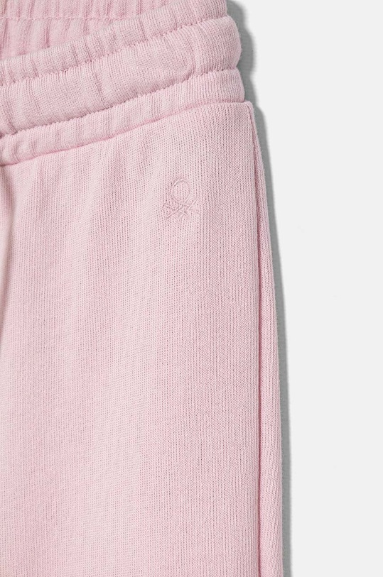 Dziewczynka United Colors of Benetton spodnie dresowe bawełniane dziecięce 3J68CF02H.G.G.Seasonal różowy