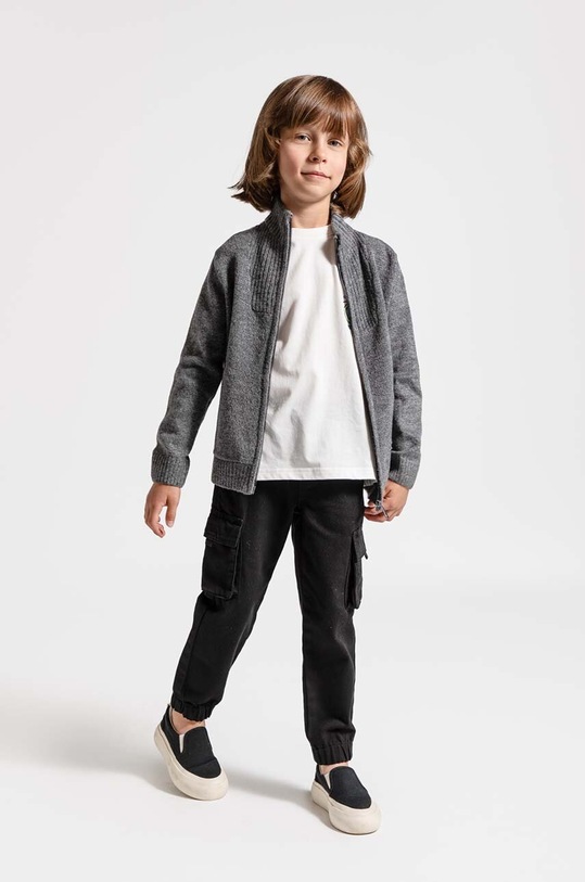 Детски памучен спортен панталон Coccodrillo ZC4119101WBK