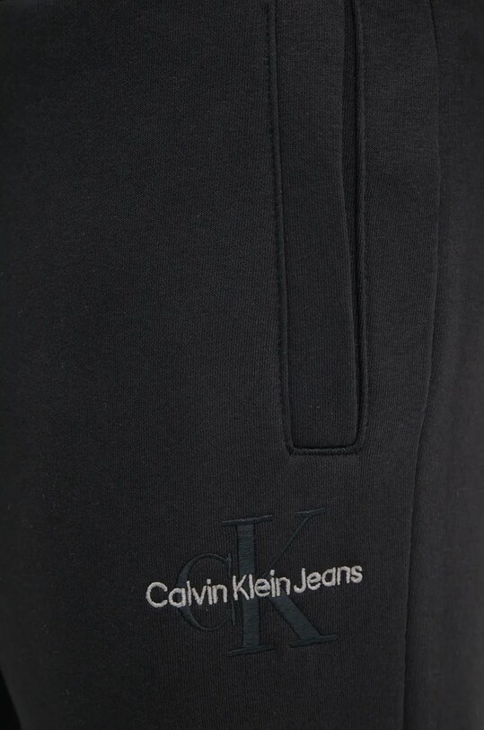 Tepláky Calvin Klein Jeans čierna J30J325658