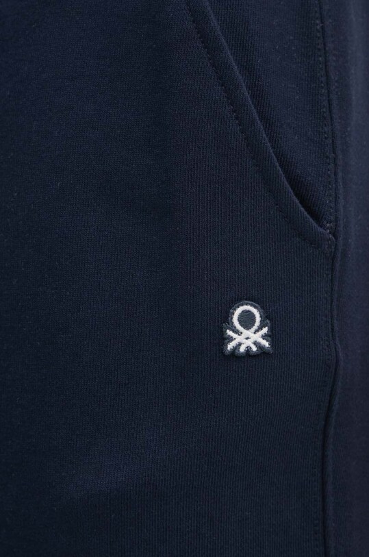 Bavlněné tepláky United Colors of Benetton námořnická modř 342ZUF01B