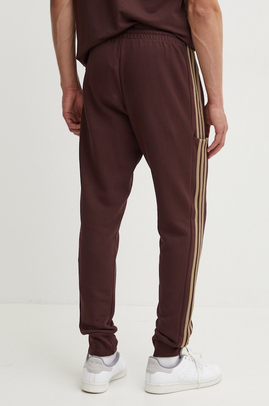 Odzież adidas spodnie dresowe bawełniane Essentials IW7681 brązowy