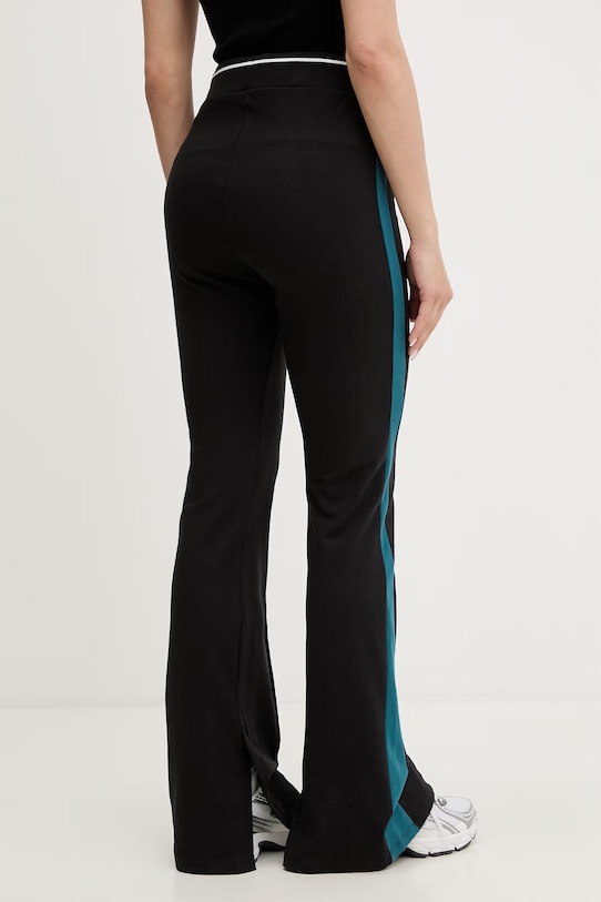 Îmbrăcăminte Puma pantaloni de trening de damă din bumbac cu elastan T7 Classics Play Paris Flared 626809 negru