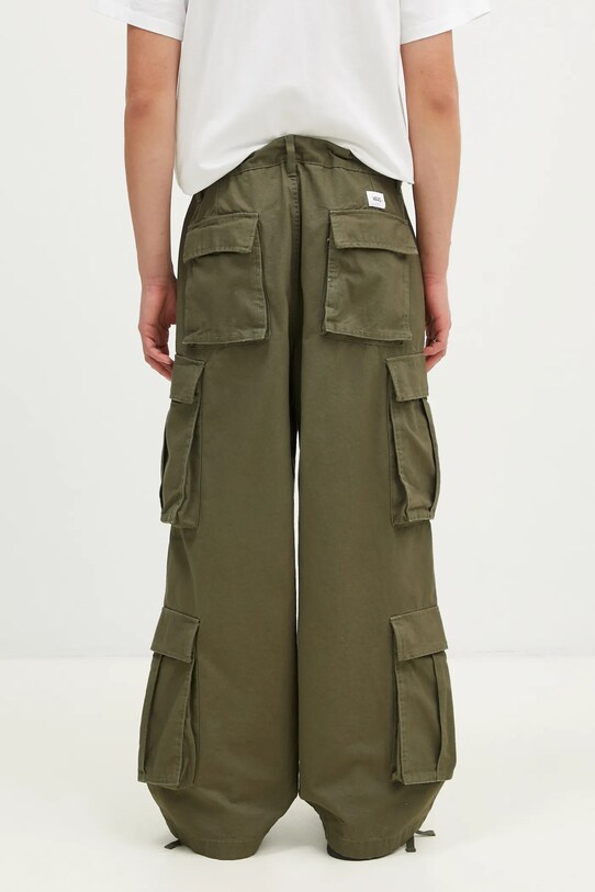 Odjeća Pamučne hlače Vans Premium Classics LX Baggy Cargo Pant VN000HMYKCZ1 zelena