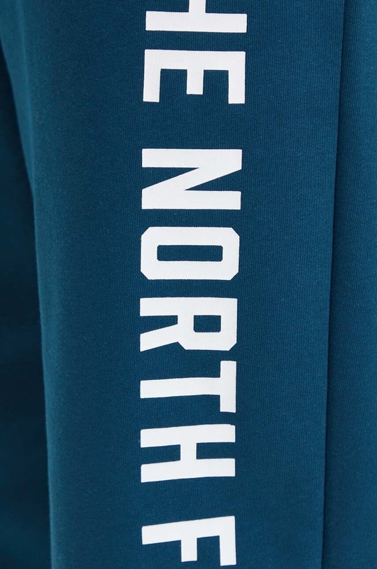 Tepláky The North Face Pant Varsity Graphic tyrkysová NF0A89DP1NO1