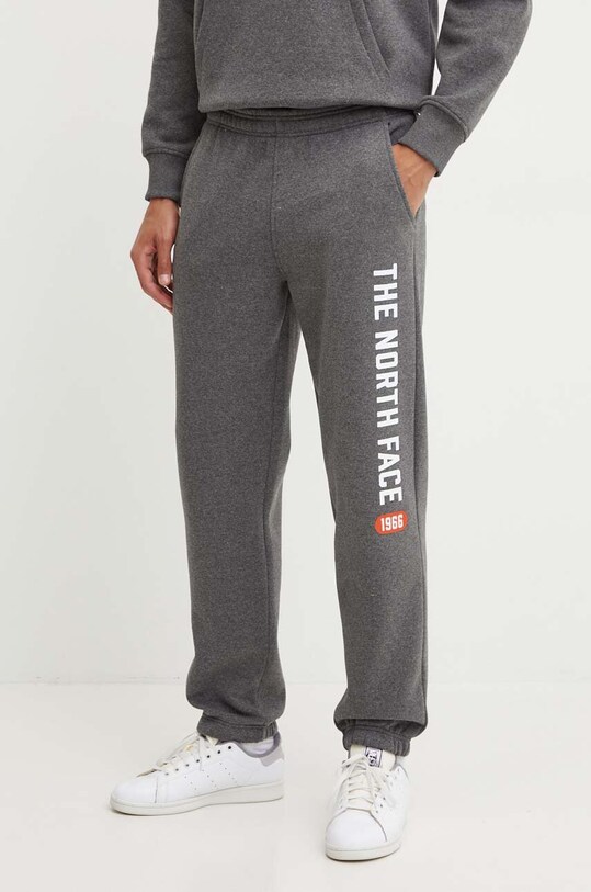 The North Face pantaloni de trening Pant Varsity Graphic print gri NF0A89DPDYY1