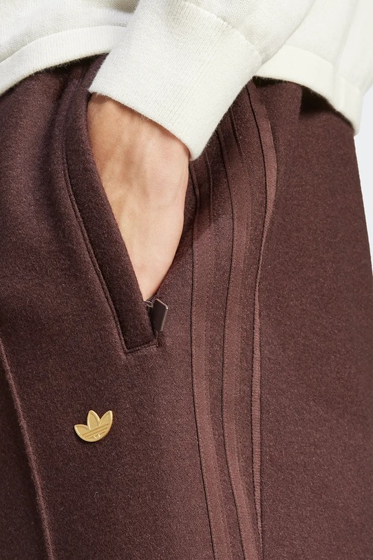 Abbigliamento adidas Originals pantaloni in misto lana Track Pant IZ3181 marrone