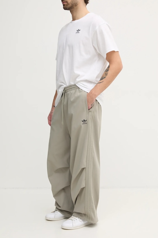 Donji dio trenirke adidas Originals Parachute Pant tkanina zelena IZ4849