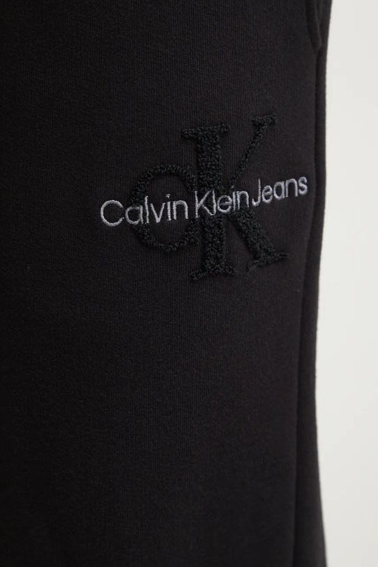 Bavlnené tepláky Calvin Klein Jeans čierna J30J326685