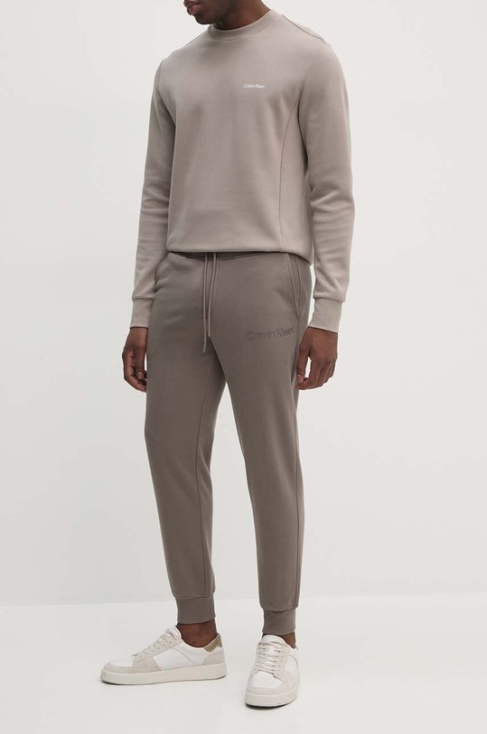 Calvin Klein Jeans spodnie dresowe bawełniane nadruk beżowy J30J326886