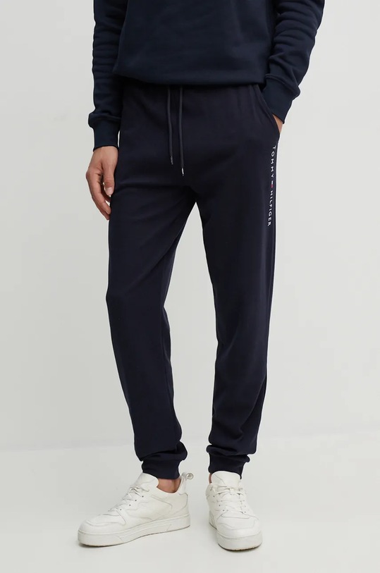 Tommy Hilfiger spodnie dresowe nadruk granatowy UM0UM03348
