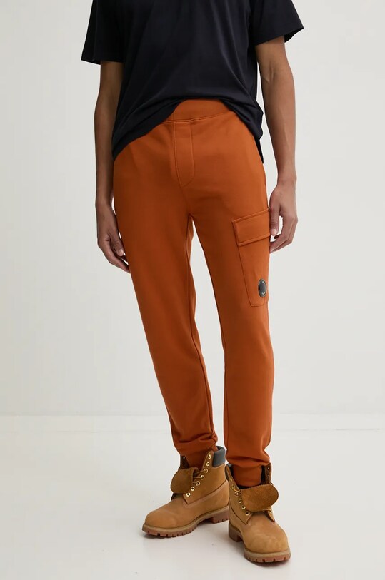 Хлопковые спортивные штаны C.P. Company Diagonal Raised Fleece Cargo Sweatpants хлопок оранжевый 17CMSP017A005086W