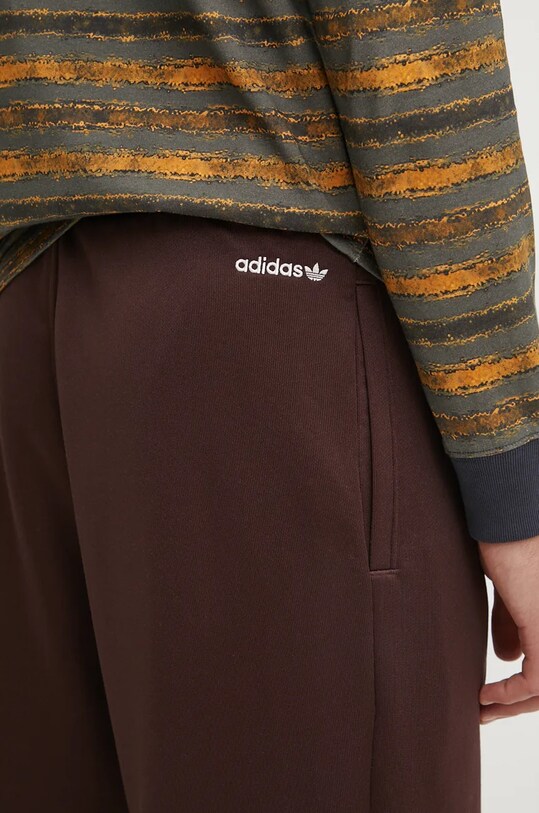 Nohavice adidas Originals IW3260 hnedá