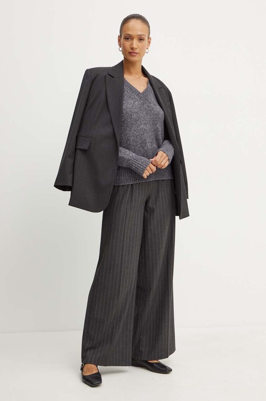 Weekend Max Mara sweter z domieszką wełny 2425366102600 szary AW24