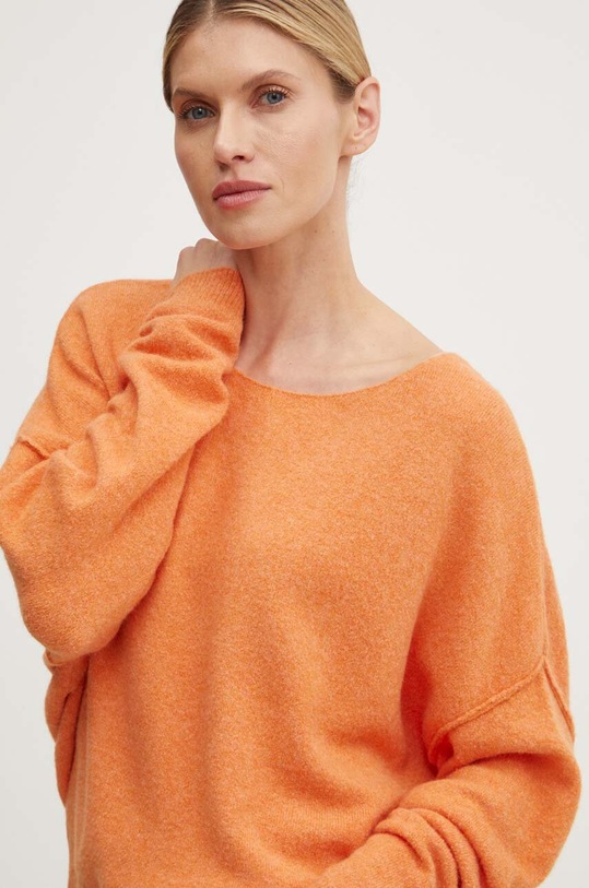 American Vintage sweter z domieszką wełny okrągły pomarańczowy DAM225H24