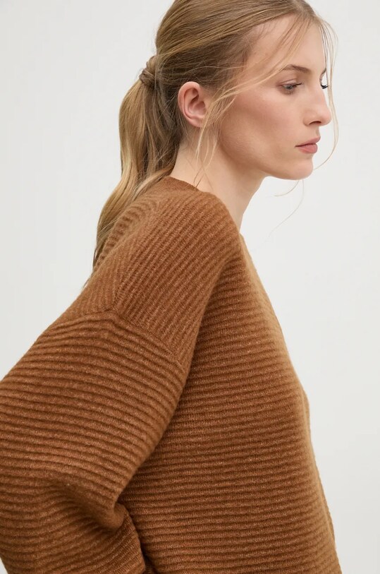 Vlněný svetr American Vintage hnědá RAX18BH24