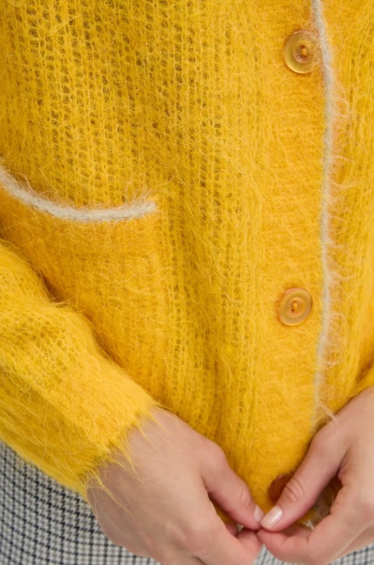 Vuneni kardigan American Vintage BYM19AH24 zlatna