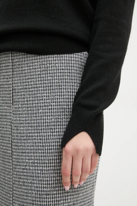 Svetr z vlněné směsi Sisley 102HM100F černá