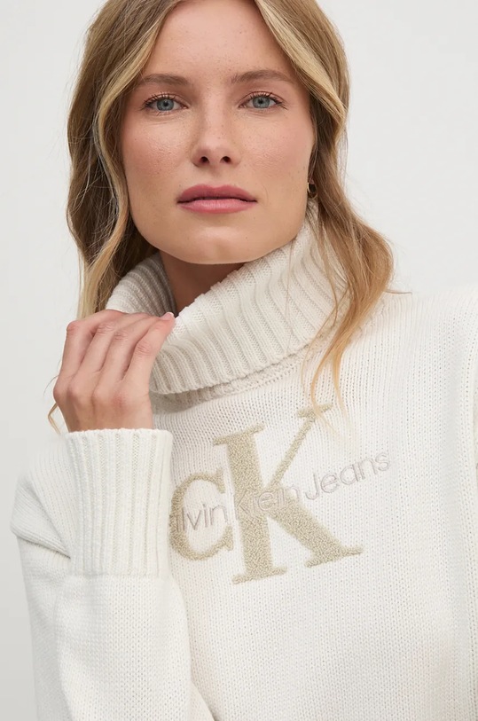 Calvin Klein Jeans pulóver aplikációval bézs J20J224229