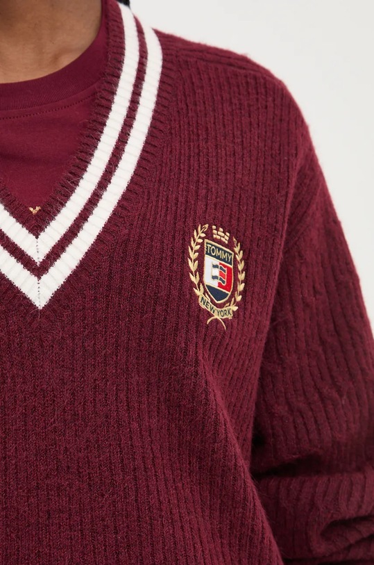 Tommy Jeans pulóver DW0DW19685 burgundia