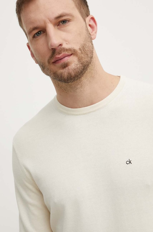 Calvin Klein sweter z domieszką jedwabiu beżowy K10K113549