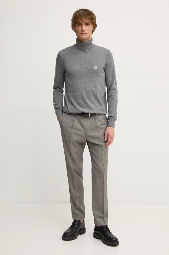 Sveter s prímesou kašmíru Boss Orange 50527573 sivá AW25