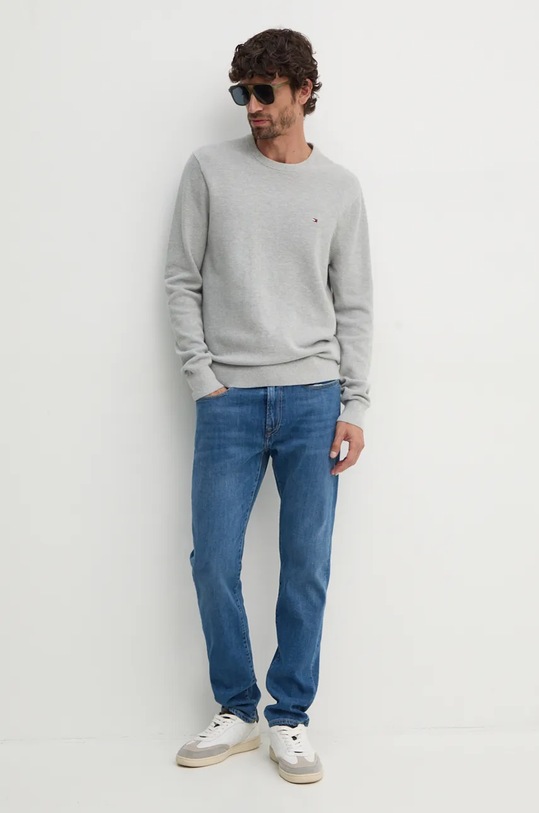 Bombažen pulover Tommy Hilfiger MW0MW36347 siva SS25