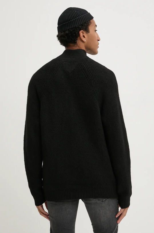 Odzież Tommy Jeans sweter z domieszką wełny DM0DM19437 czarny