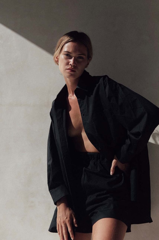 MUUV. szorty bawełniane DE BASE spodenki.DE.BASE czarny AW24