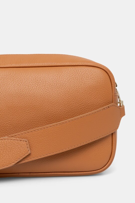 Кожаная сумочка Patrizia Pepe коричневый 8B0218.L001