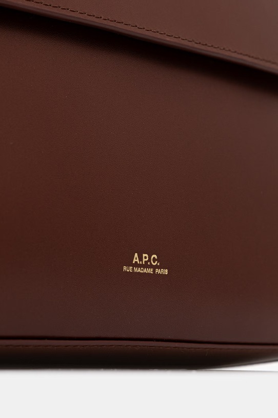 Шкіряна сумочка A.P.C. sac virginie flap коричневий PXBRU.F61924