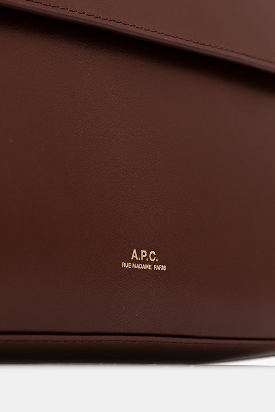 Кожаная сумочка A.P.C. sac virginie flap коричневый PXBRU.F61924